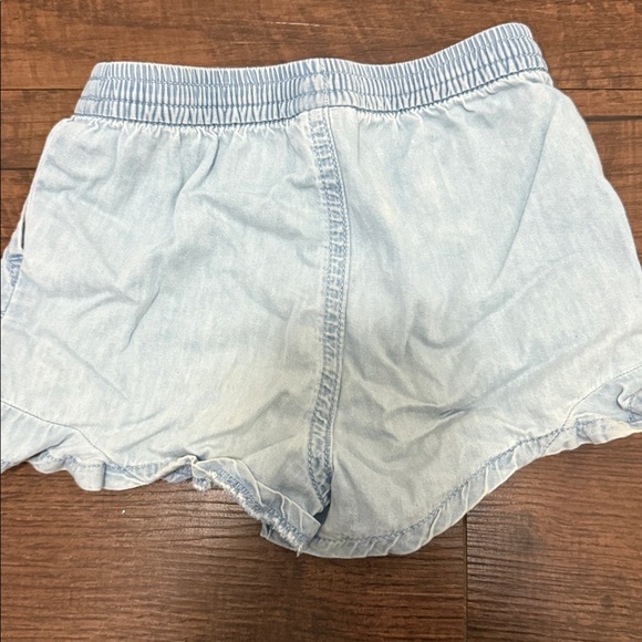 GAP Ruffled Shorts - Picture 3 of 3